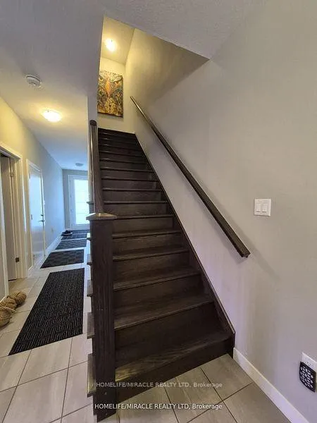 Photo 23 of 886 Robert Ferrie Drive, Kitchener — HOMEH