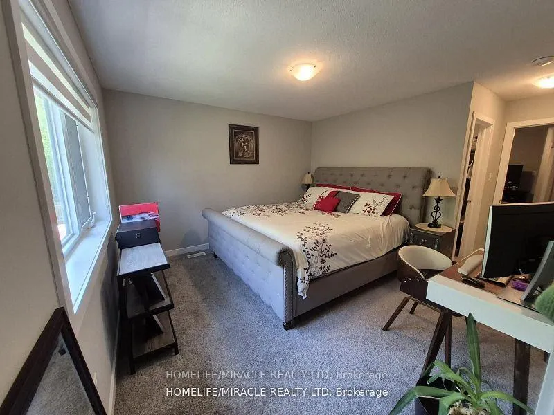 Photo 31 of 886 Robert Ferrie Drive, Kitchener — HOMEH
