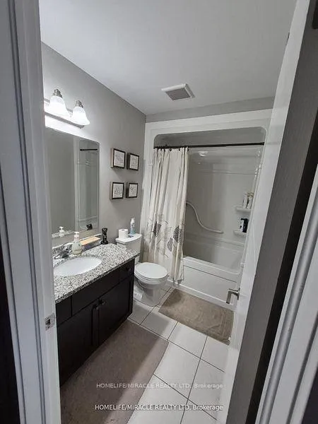 Photo 32 of 886 Robert Ferrie Drive, Kitchener — HOMEH