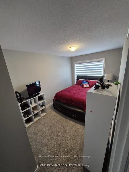 Photo 33 of 886 Robert Ferrie Drive, Kitchener — HOMEH