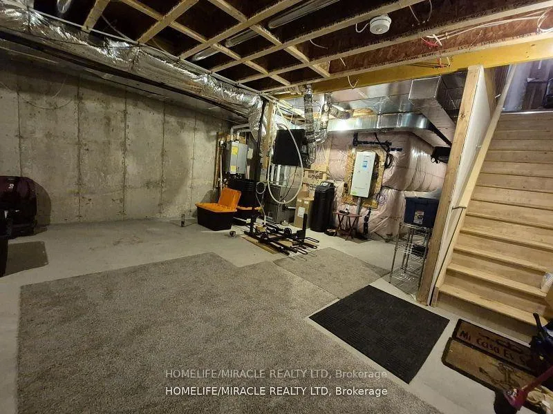 Photo 37 of 886 Robert Ferrie Drive, Kitchener — HOMEH