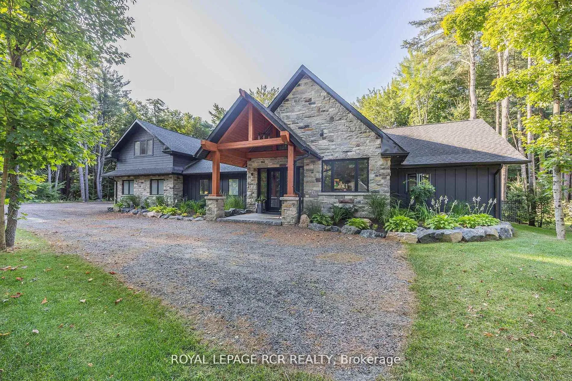 Photo 3 of 1031 Xavier Street, Gravenhurst, Wood (Gravenhurst) — HOMEH