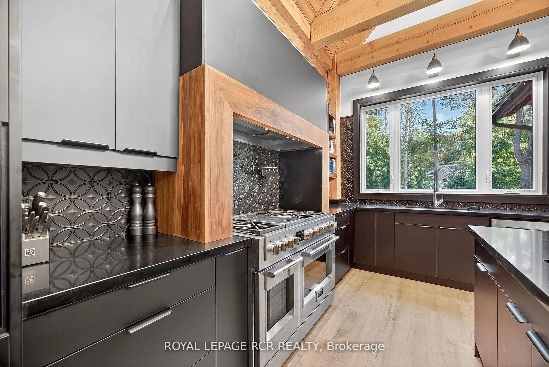 Photo 10 of 1031 Xavier Street, Gravenhurst, Wood (Gravenhurst) — HOMEH