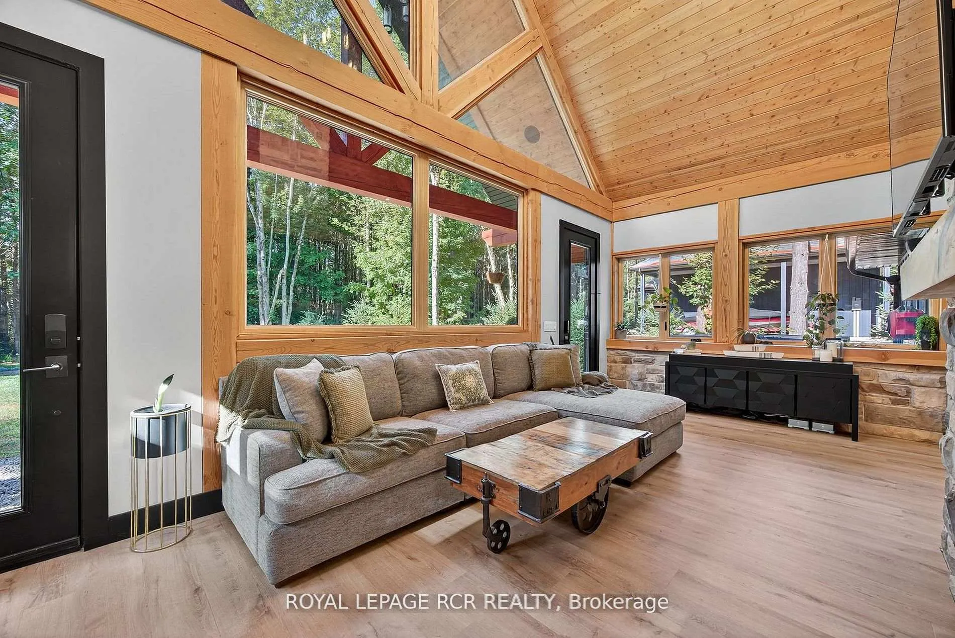 Photo 16 of 1031 Xavier Street, Gravenhurst, Wood (Gravenhurst) — HOMEH