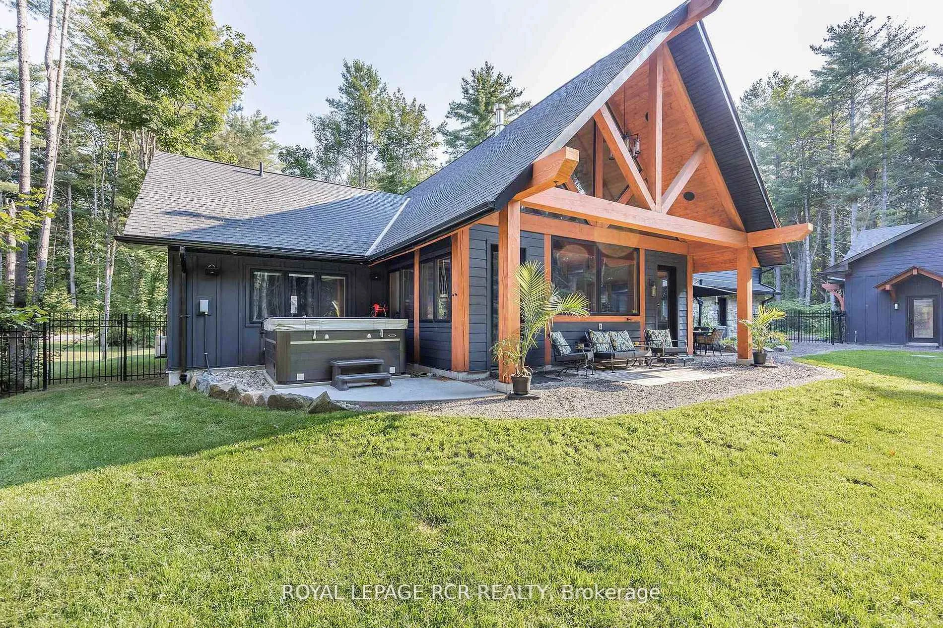 Photo 31 of 1031 Xavier Street, Gravenhurst, Wood (Gravenhurst) — HOMEH
