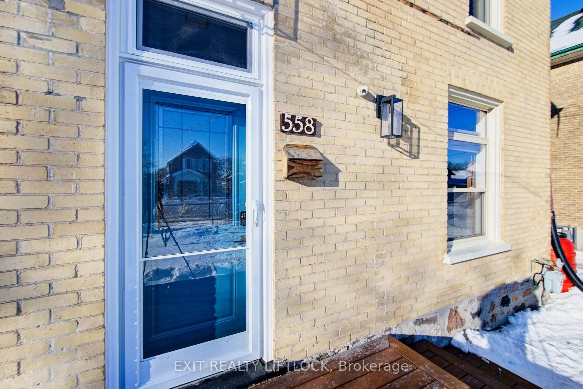 Photo 2 of 558 Chamberlain Street, Peterborough, Otonabee Ward 1 — HOMEH