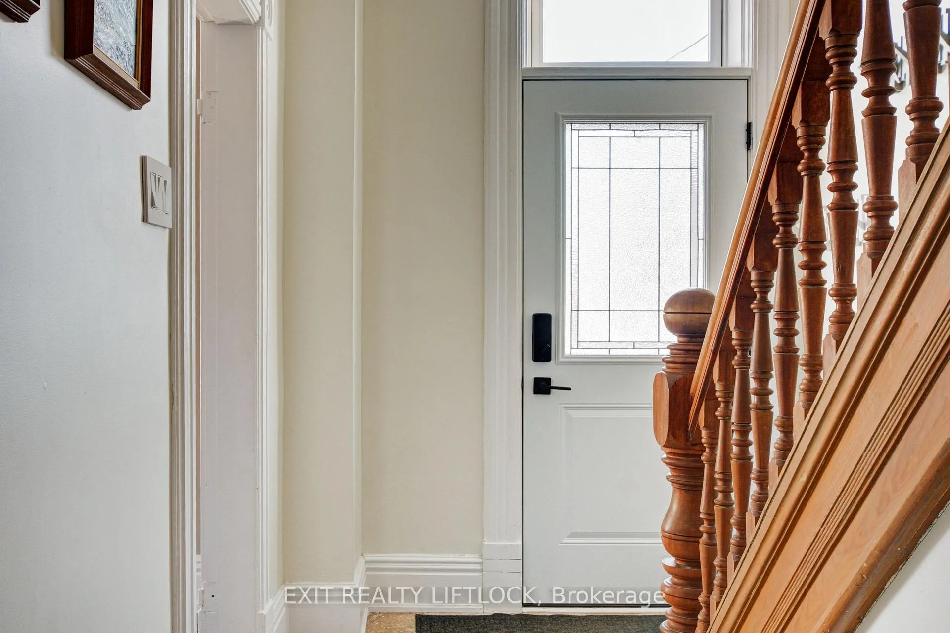 Photo 3 of 558 Chamberlain Street, Peterborough, Otonabee Ward 1 — HOMEH