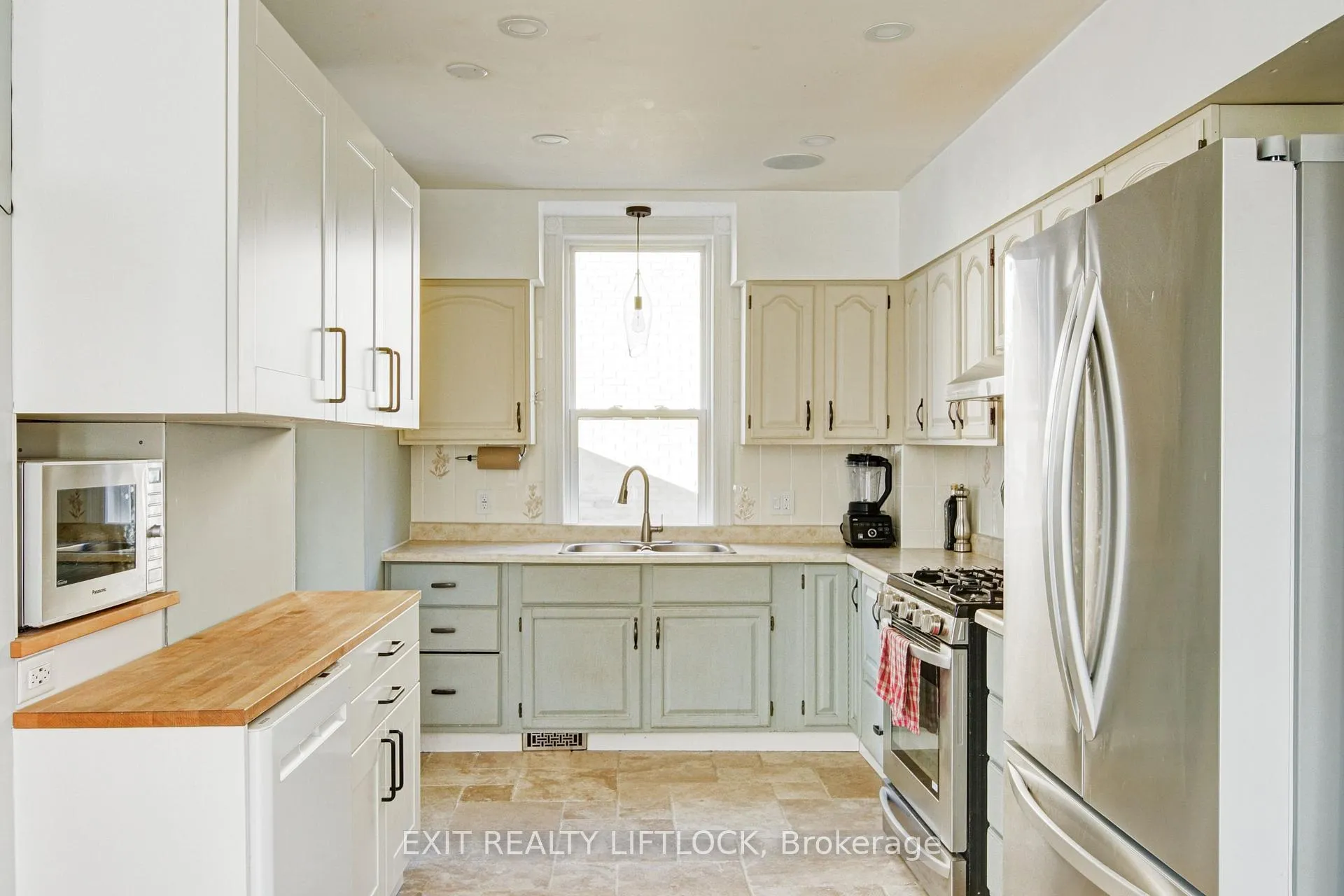 Photo 12 of 558 Chamberlain Street, Peterborough, Otonabee Ward 1 — HOMEH
