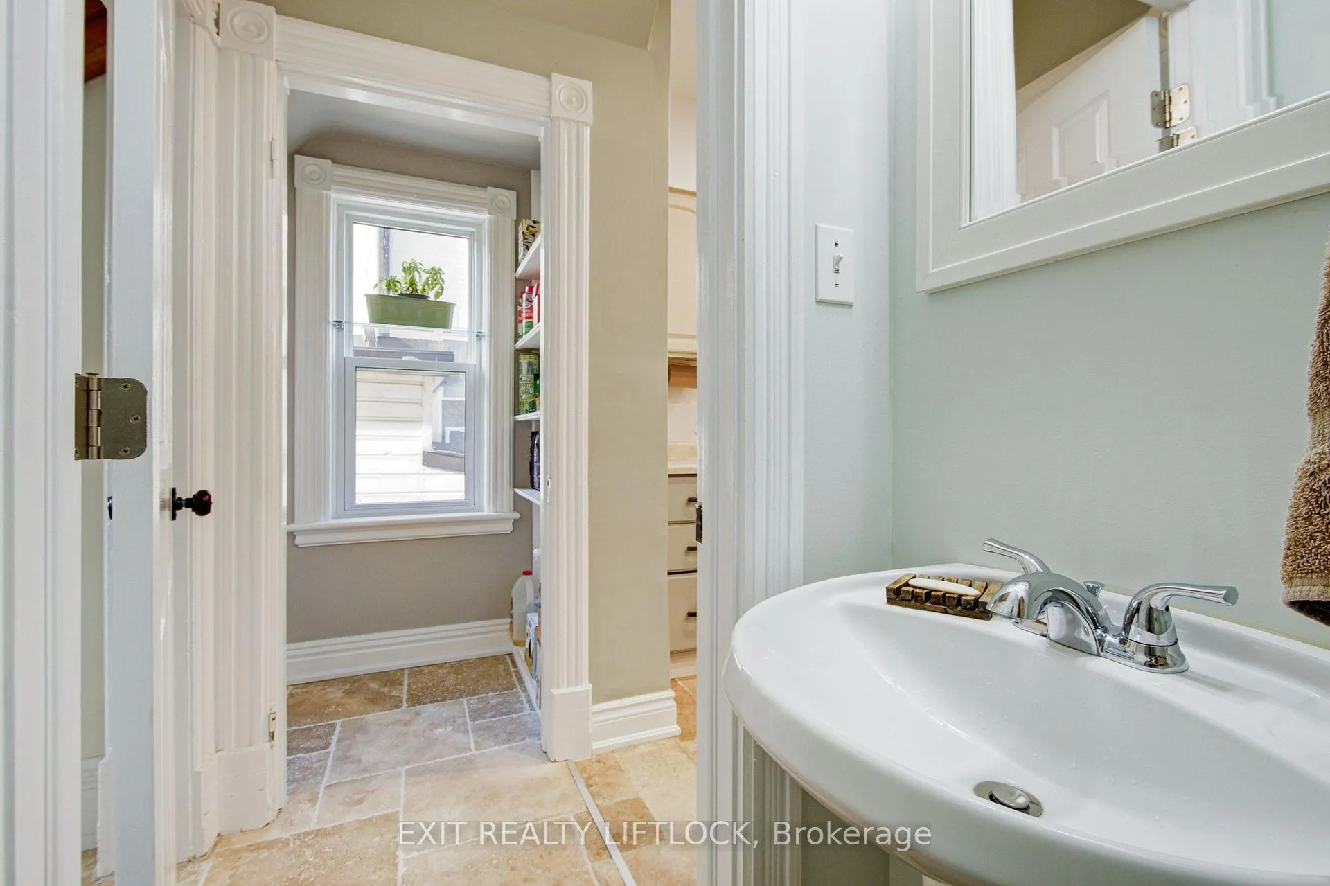 Photo 16 of 558 Chamberlain Street, Peterborough, Otonabee Ward 1 — HOMEH