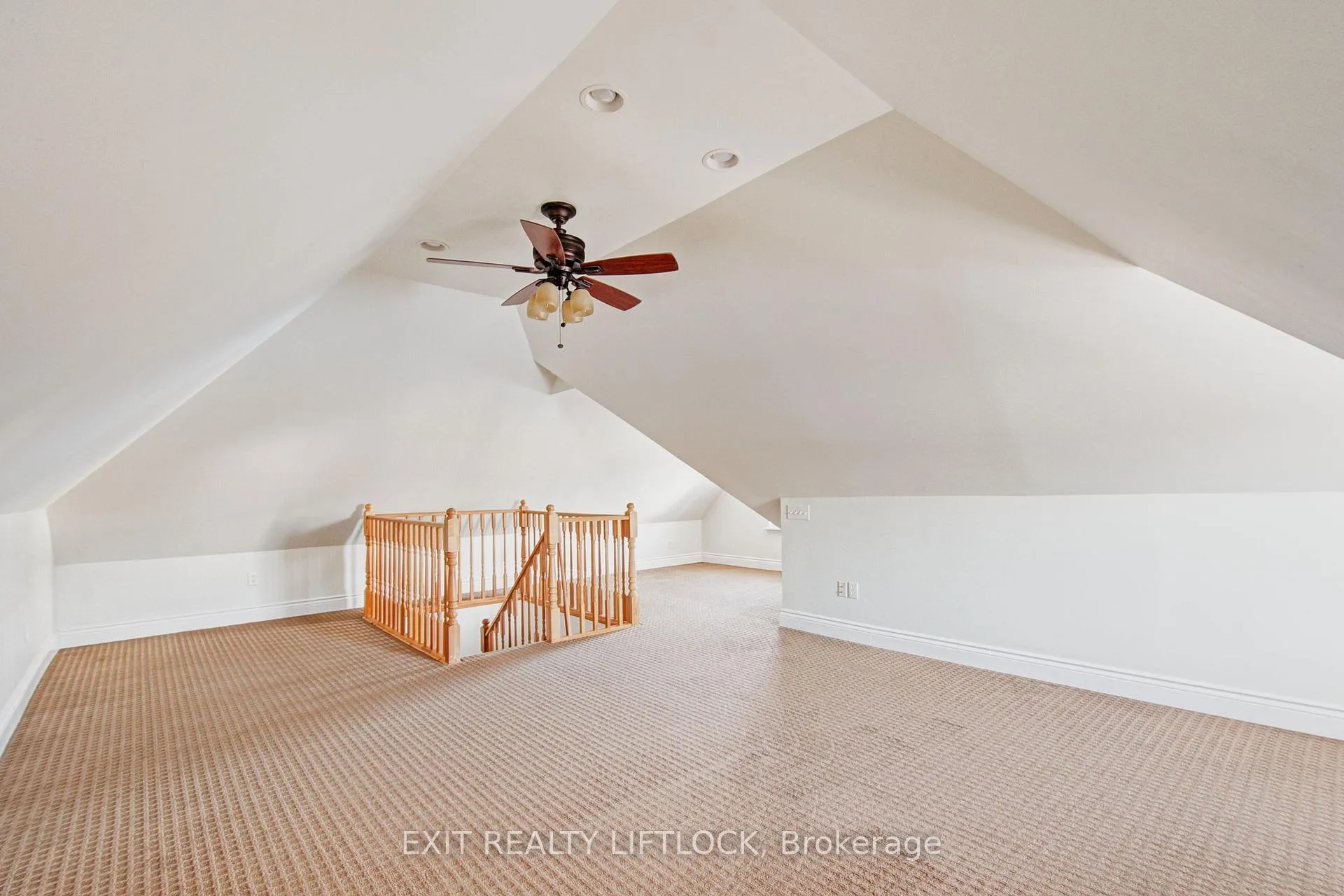 Photo 26 of 558 Chamberlain Street, Peterborough, Otonabee Ward 1 — HOMEH