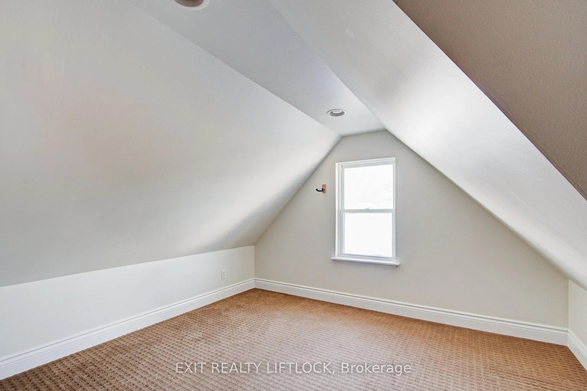 Photo 27 of 558 Chamberlain Street, Peterborough, Otonabee Ward 1 — HOMEH