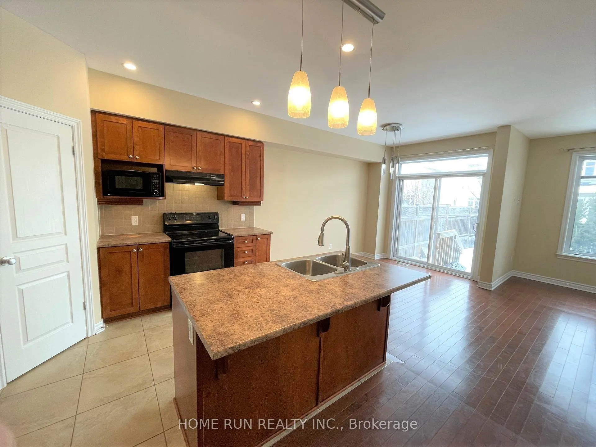 Photo 4 of 15 Madelon Drive, Ottawa, Barrhaven - Longfields — HOMEH