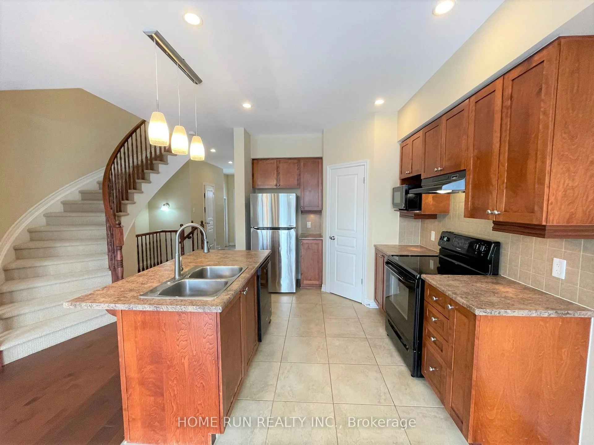 Photo 11 of 15 Madelon Drive, Ottawa, Barrhaven - Longfields — HOMEH