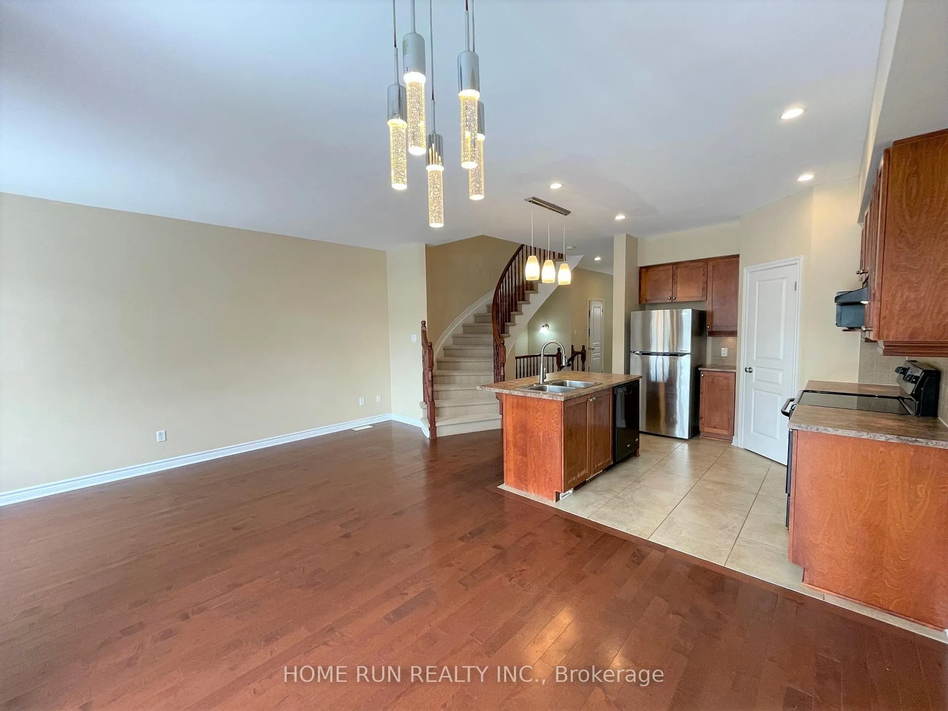 Photo 13 of 15 Madelon Drive, Ottawa, Barrhaven - Longfields — HOMEH