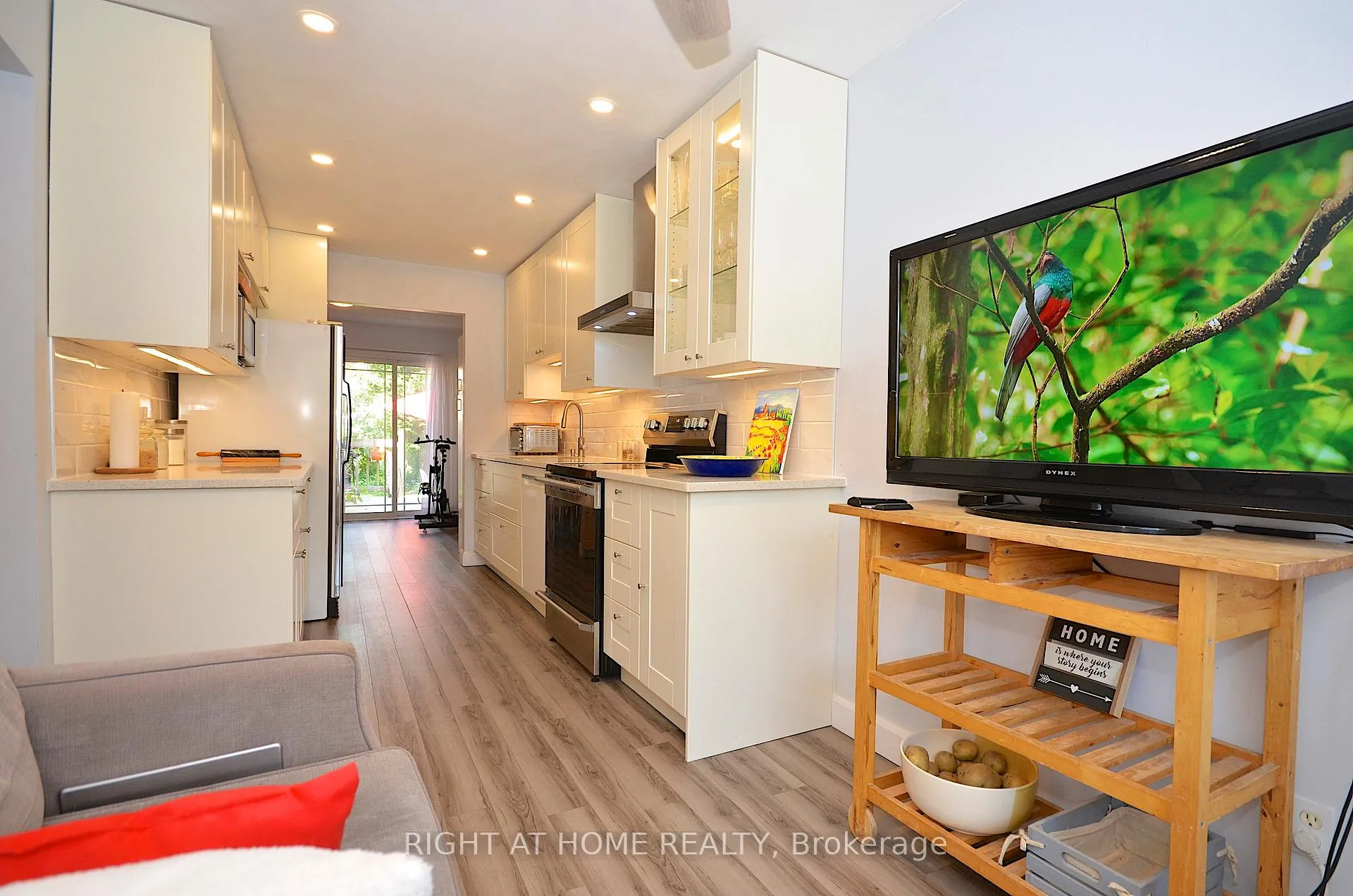 Photo 5 of 77 Winchester Drive, Ottawa, Kanata - Glencairn/Hazeldean — HOMEH