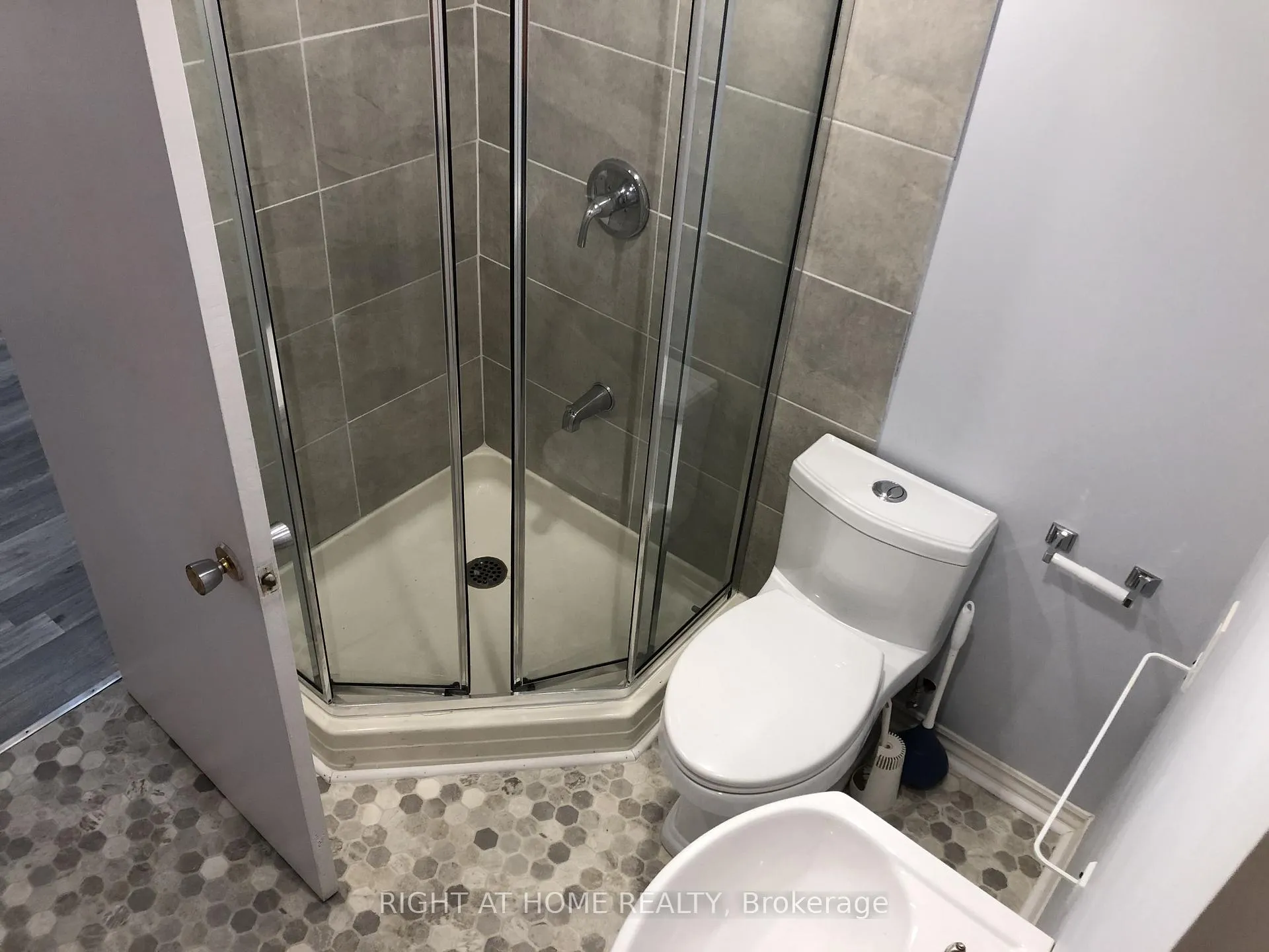 Photo 17 of 77 Winchester Drive, Ottawa, Kanata - Glencairn/Hazeldean — HOMEH