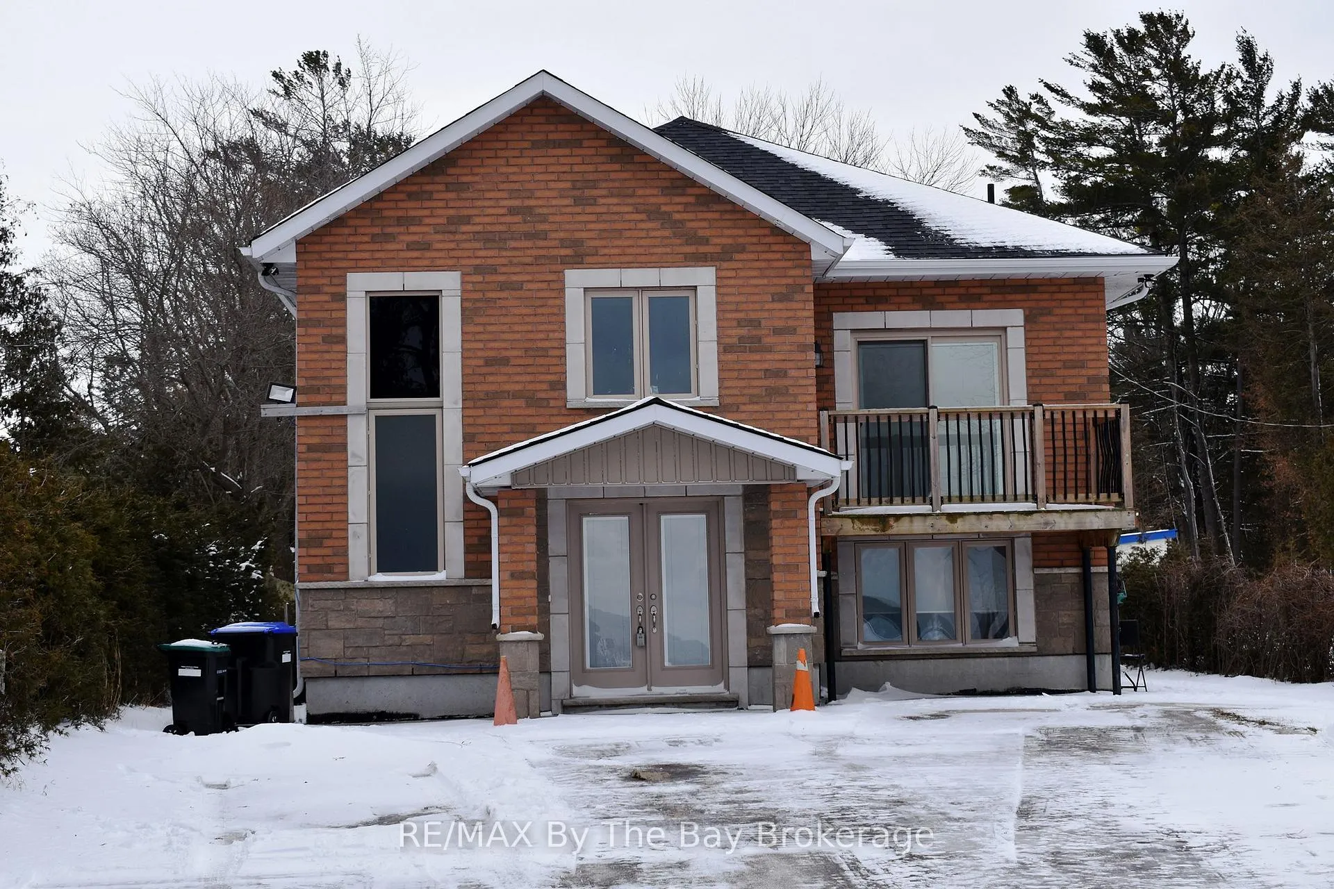 Photo 1 of Unit Studio suite, 332 Coastline Drive, Wasaga Beach — HOMEH