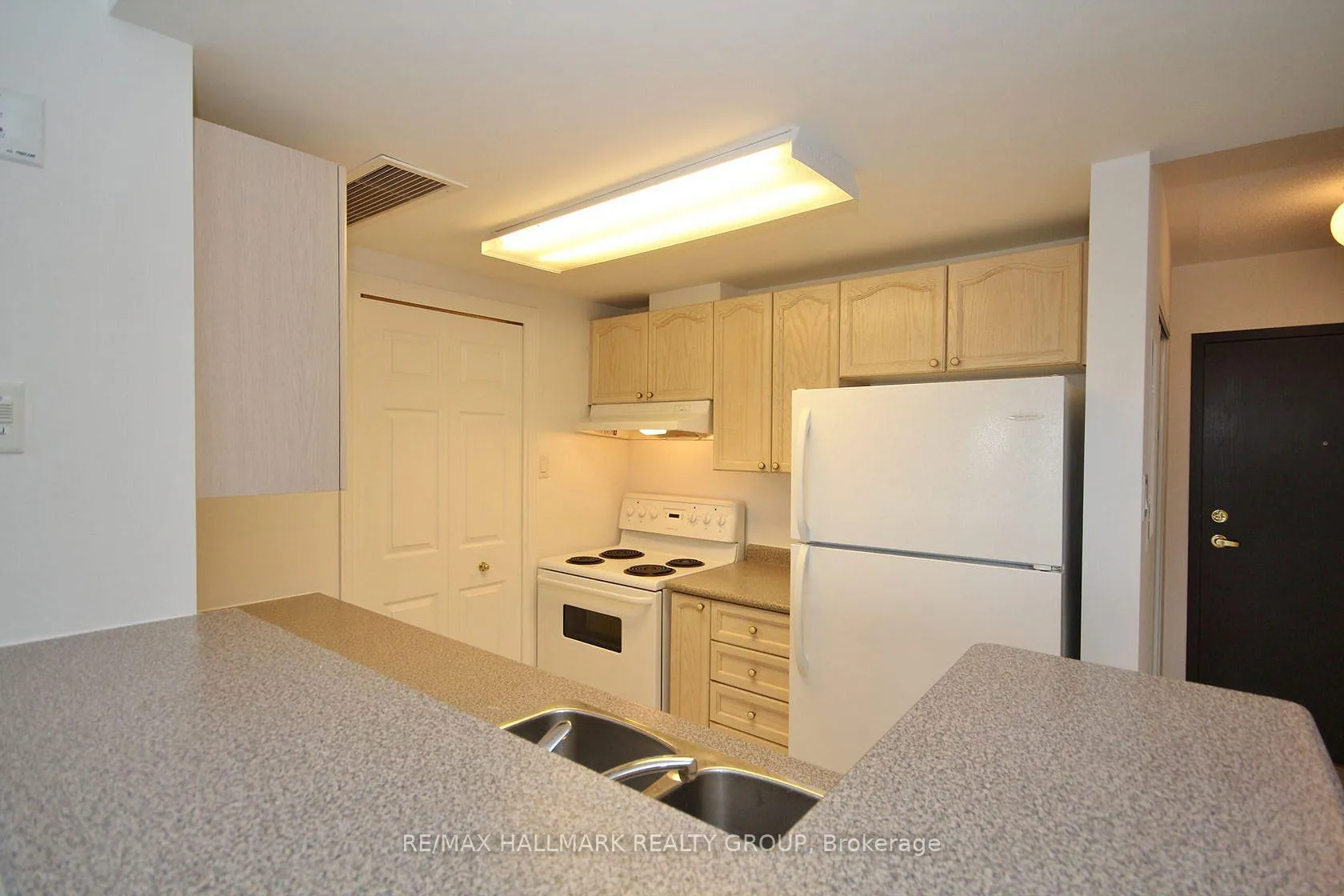 Photo 9 of Unit 5G, 310 Central Park Drive, Ottawa, Central Park — HOMEH