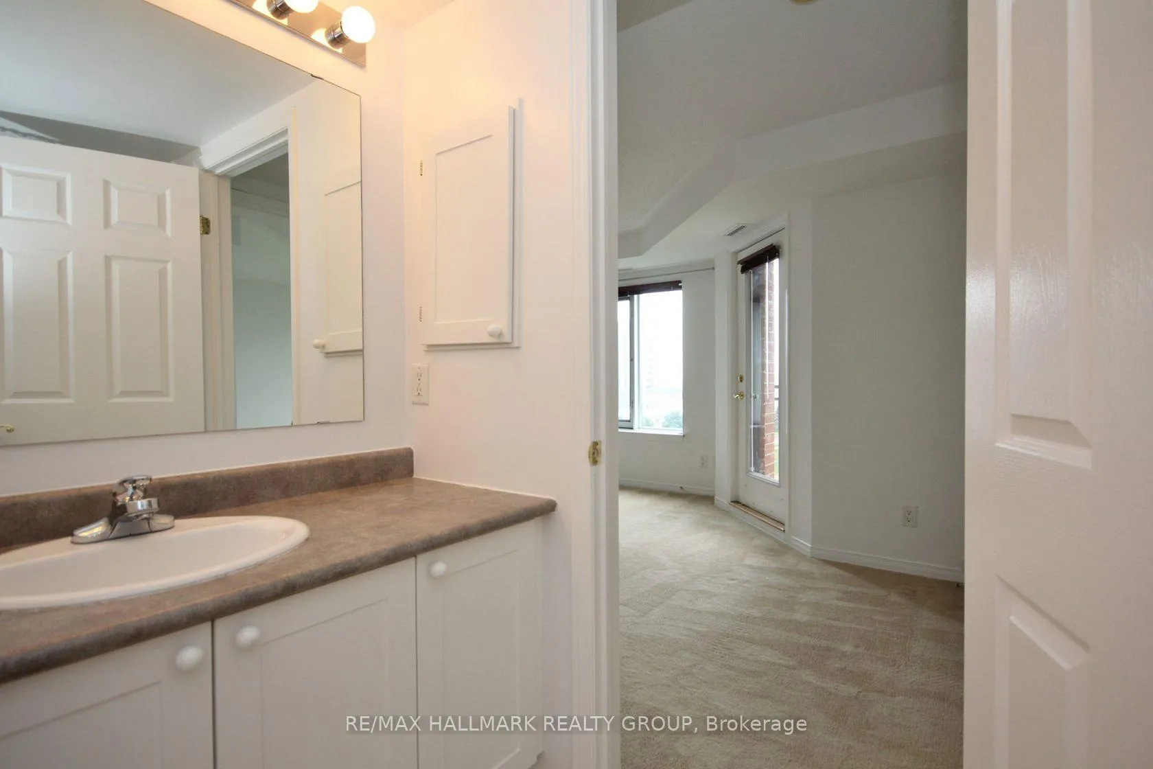 Photo 17 of Unit 5G, 310 Central Park Drive, Ottawa, Central Park — HOMEH