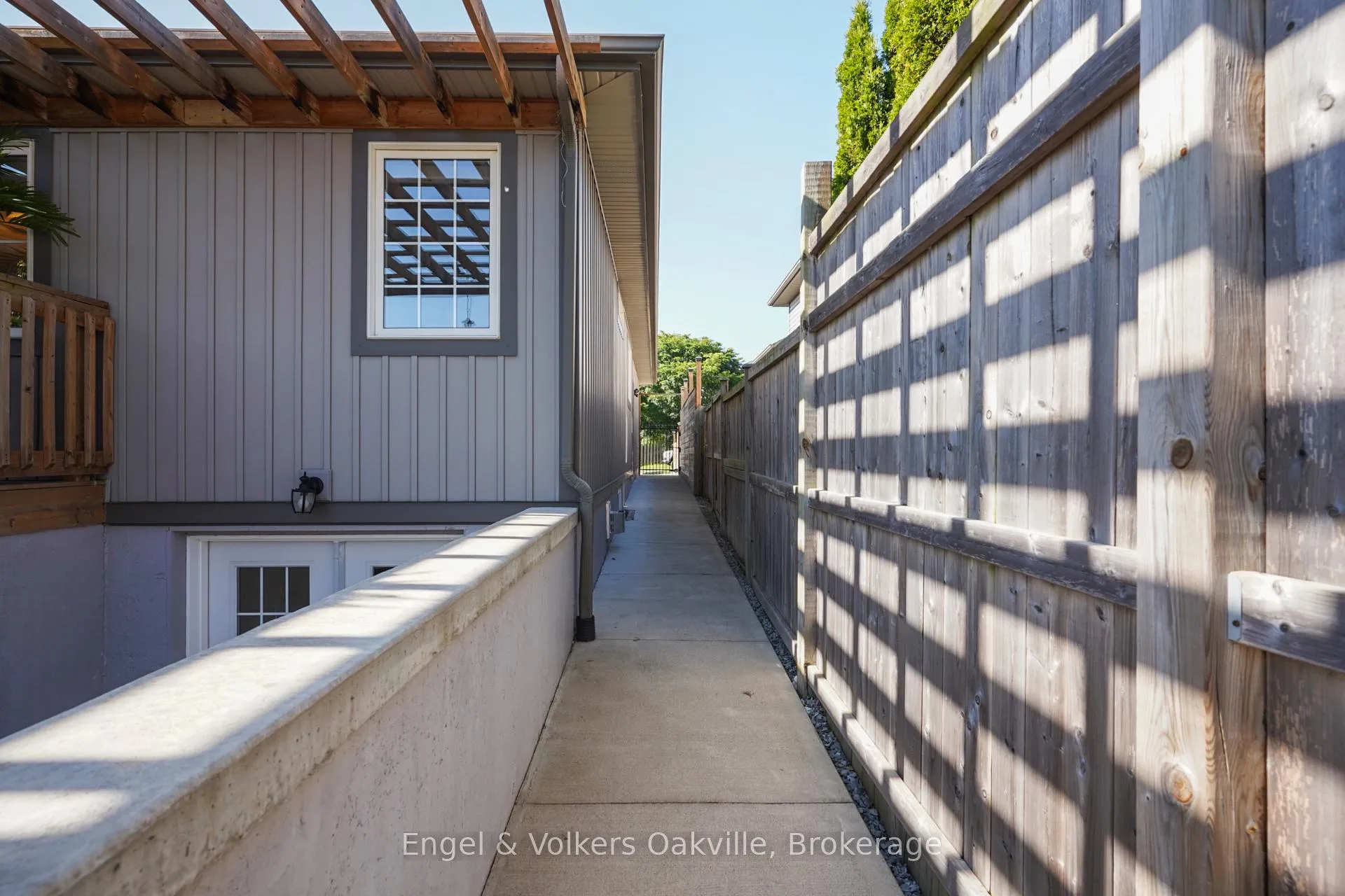 Photo 23 of 339 Wellbrook Avenue, Welland, Prince Charles — HOMEH