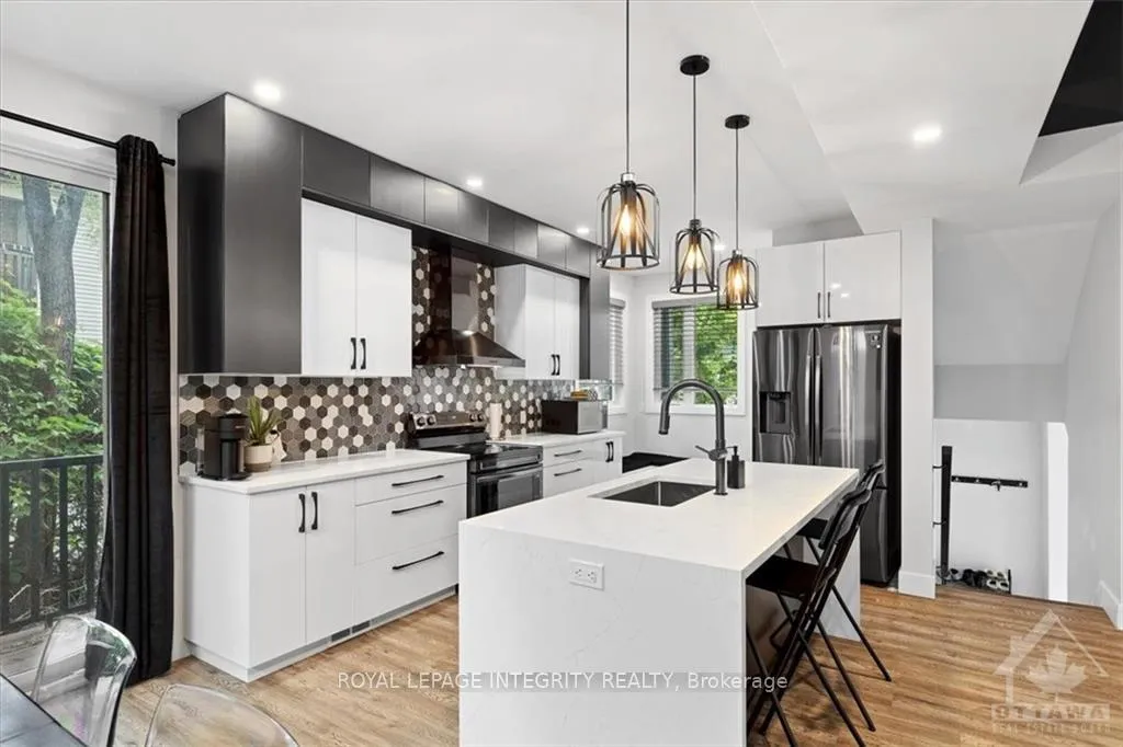 Photo 5 of 10 Quill Street, Ottawa, Overbrook/Castle Heights — HOMEH