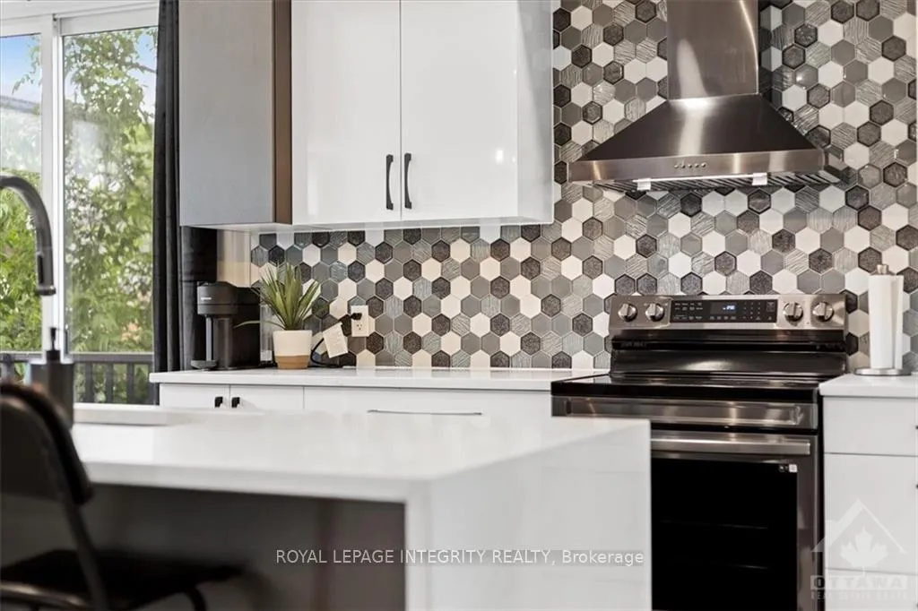 Photo 6 of 10 Quill Street, Ottawa, Overbrook/Castle Heights — HOMEH