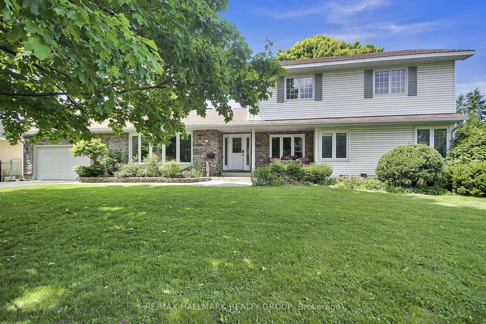 Photo 1 of 27 Savuto Way, Ottawa, Meadowlands/Crestview — HOMEH