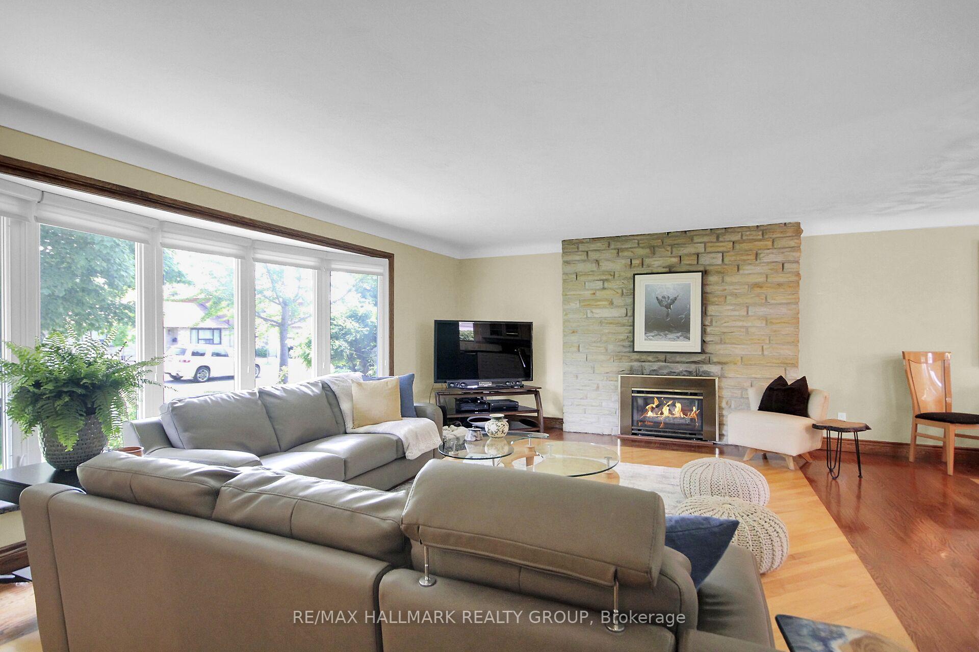 Photo 7 of 27 Savuto Way, Ottawa, Meadowlands/Crestview — HOMEH