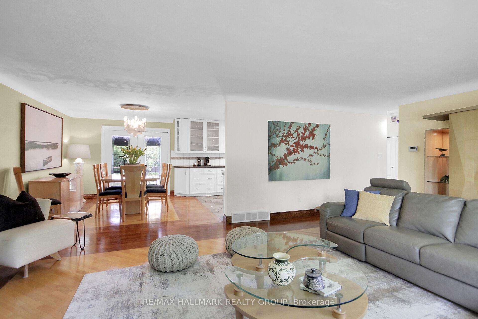 Photo 9 of 27 Savuto Way, Ottawa, Meadowlands/Crestview — HOMEH