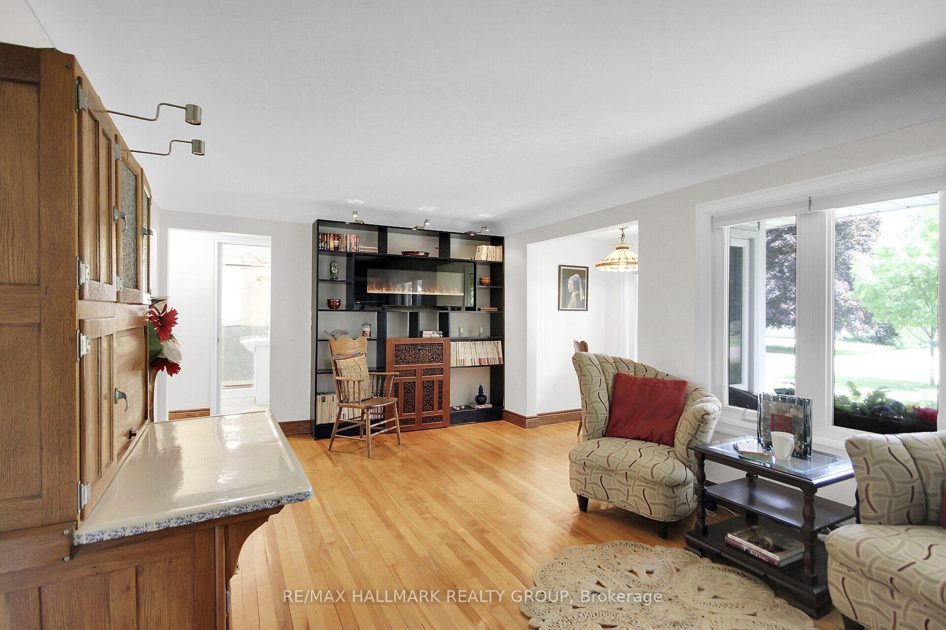 Photo 18 of 27 Savuto Way, Ottawa, Meadowlands/Crestview — HOMEH