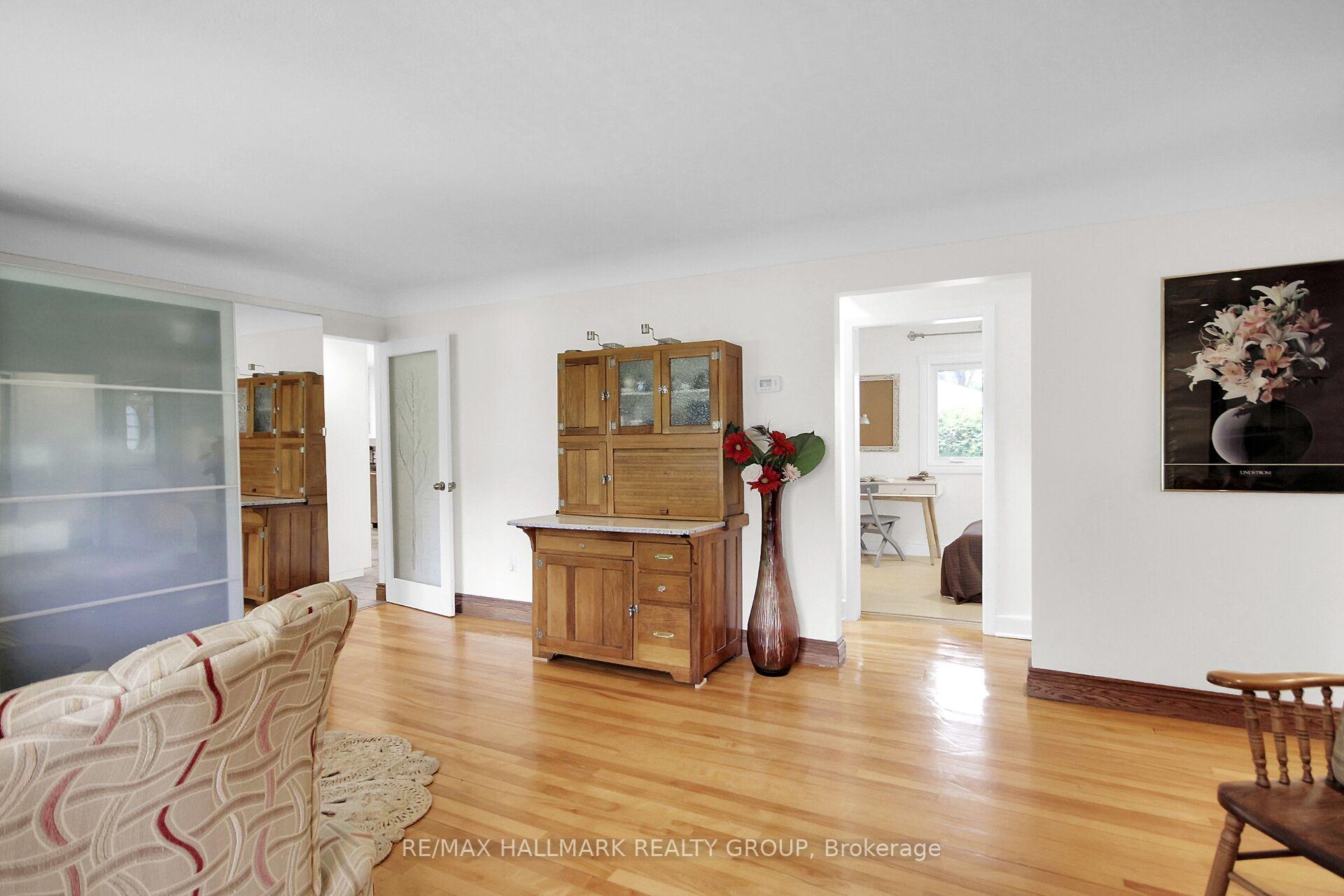 Photo 19 of 27 Savuto Way, Ottawa, Meadowlands/Crestview — HOMEH