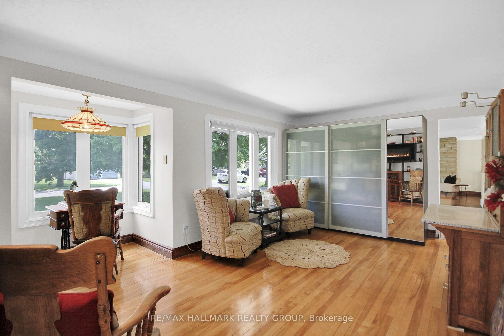 Photo 22 of 27 Savuto Way, Ottawa, Meadowlands/Crestview — HOMEH