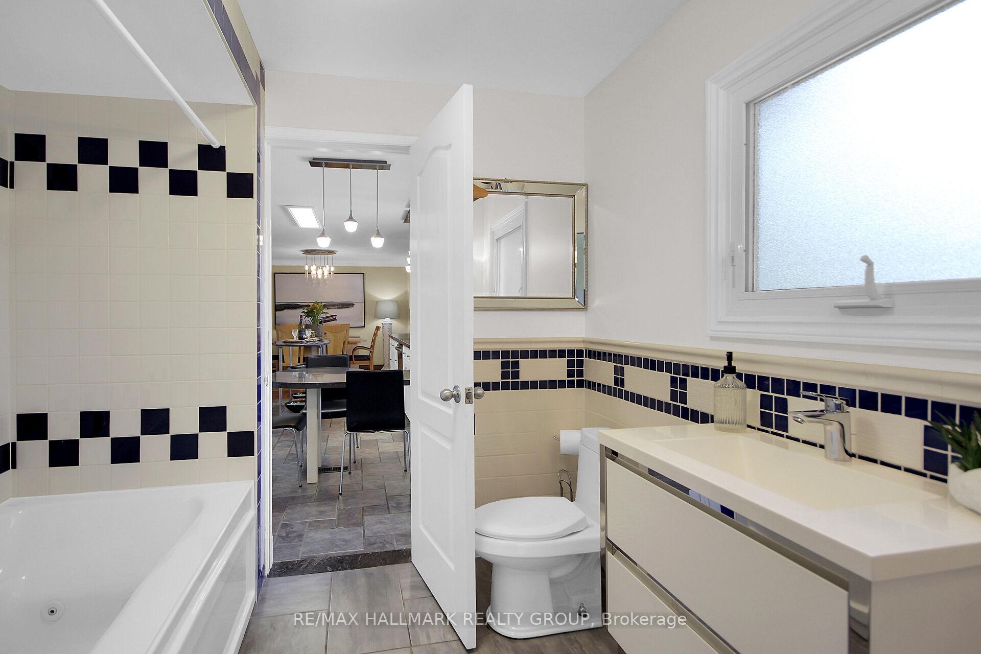 Photo 25 of 27 Savuto Way, Ottawa, Meadowlands/Crestview — HOMEH