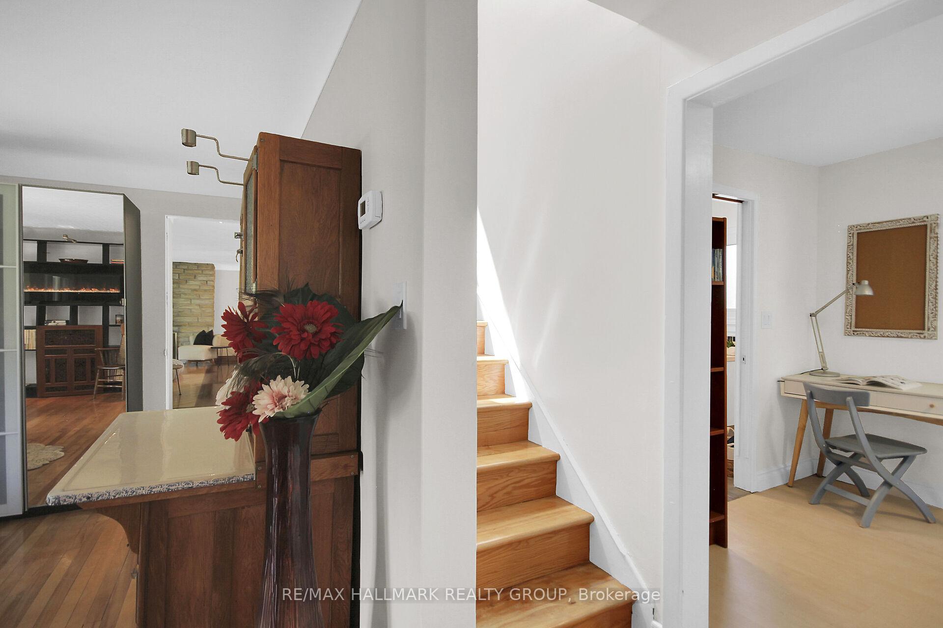 Photo 32 of 27 Savuto Way, Ottawa, Meadowlands/Crestview — HOMEH