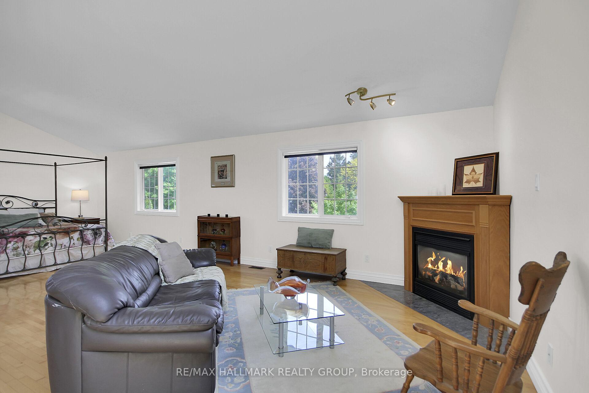 Photo 35 of 27 Savuto Way, Ottawa, Meadowlands/Crestview — HOMEH