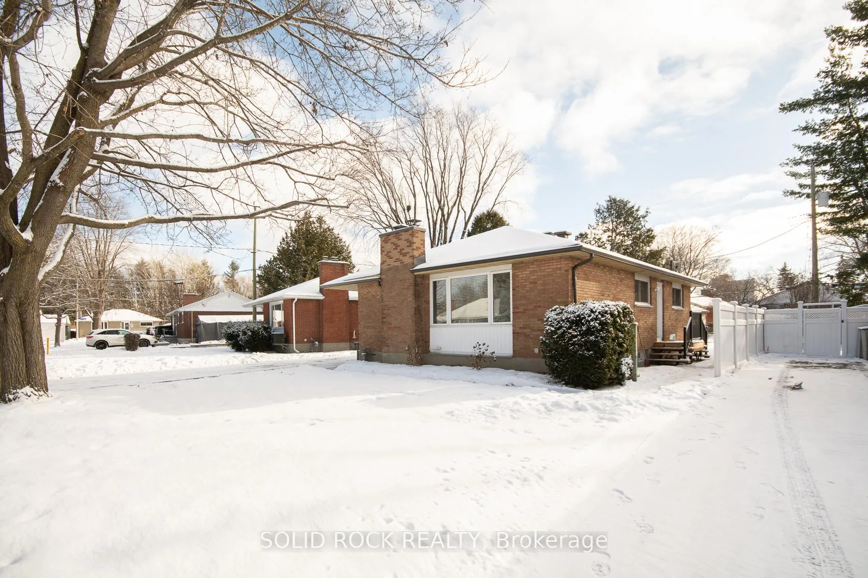 Photo 2 of 2366 Cheshire Road, Ottawa, Parkway Park — HOMEH