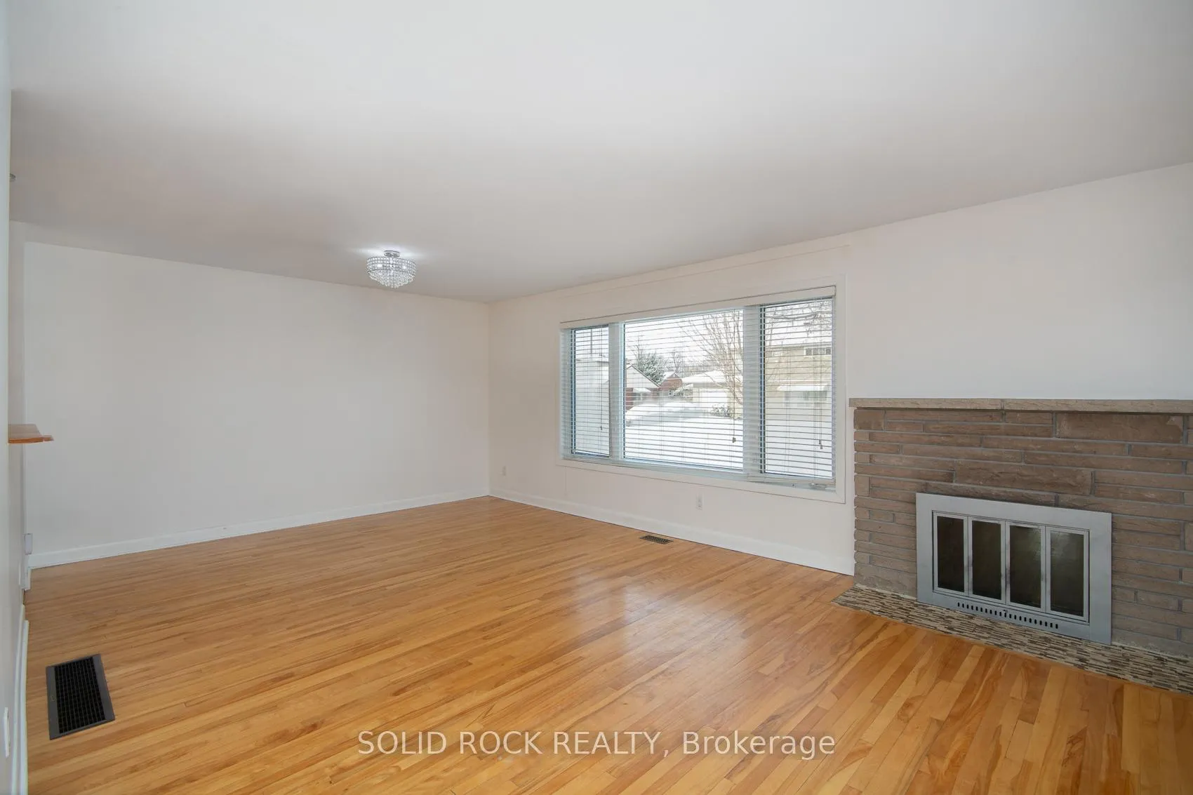 Photo 4 of 2366 Cheshire Road, Ottawa, Parkway Park — HOMEH