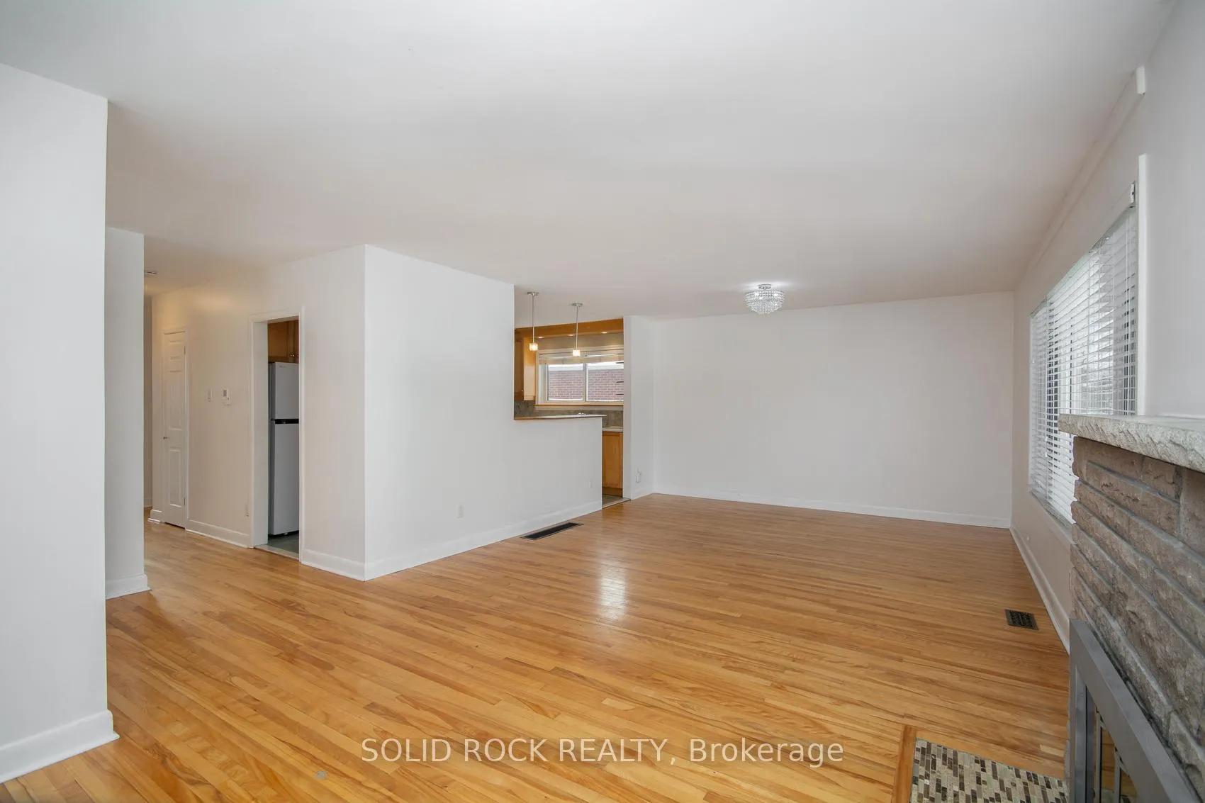 Photo 6 of 2366 Cheshire Road, Ottawa, Parkway Park — HOMEH