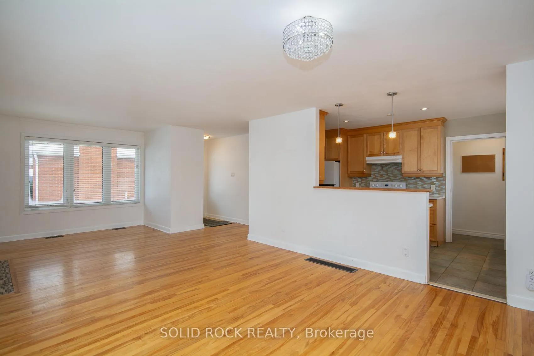 Photo 7 of 2366 Cheshire Road, Ottawa, Parkway Park — HOMEH