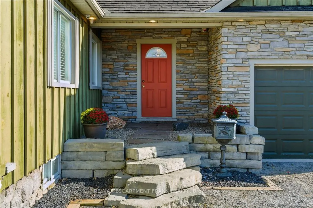 Photo 3 of 30 Cecil Street, St. Catharines, Lakeport — HOMEH