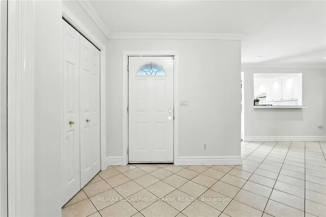 Photo 4 of 30 Cecil Street, St. Catharines, Lakeport — HOMEH