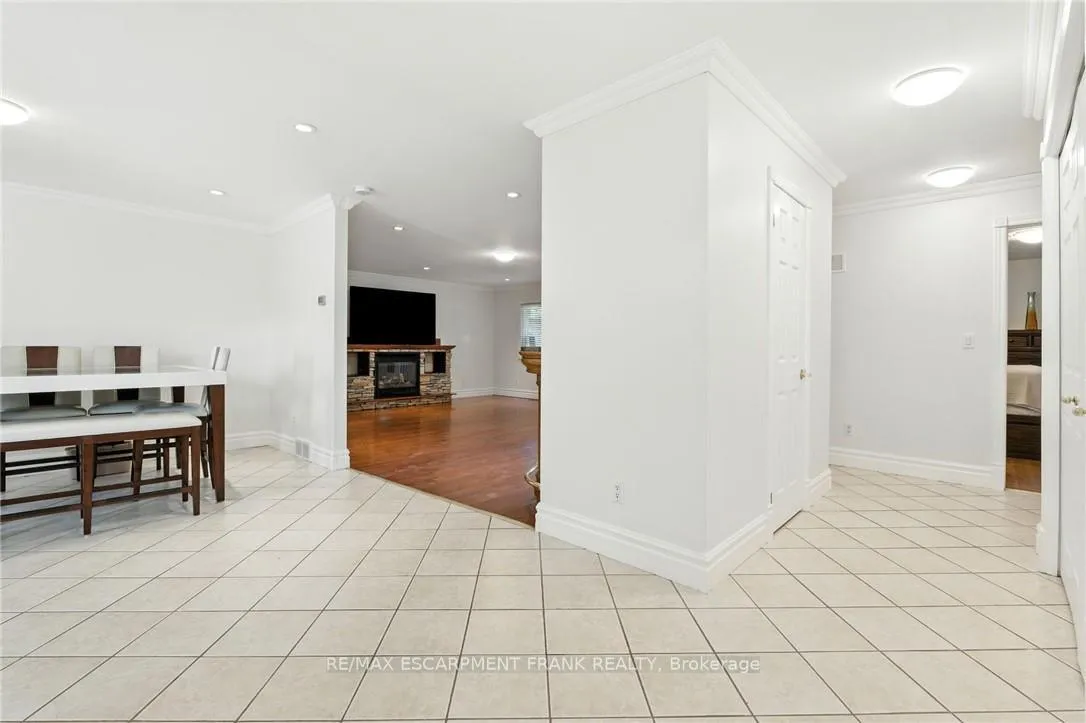 Photo 5 of 30 Cecil Street, St. Catharines, Lakeport — HOMEH