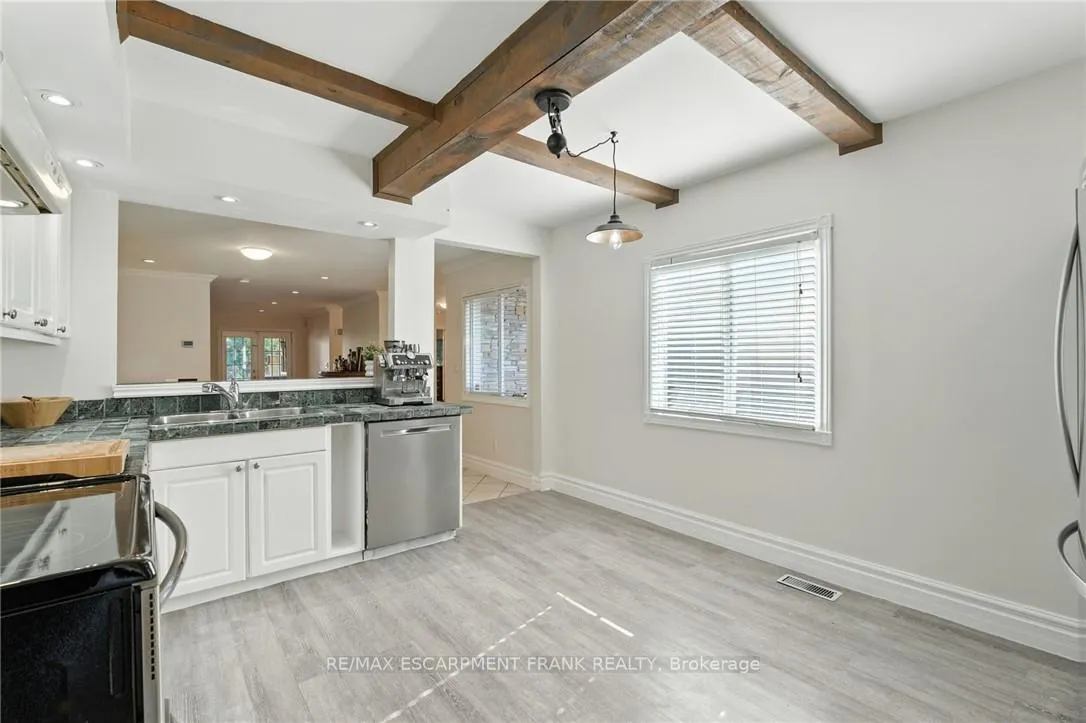 Photo 13 of 30 Cecil Street, St. Catharines, Lakeport — HOMEH