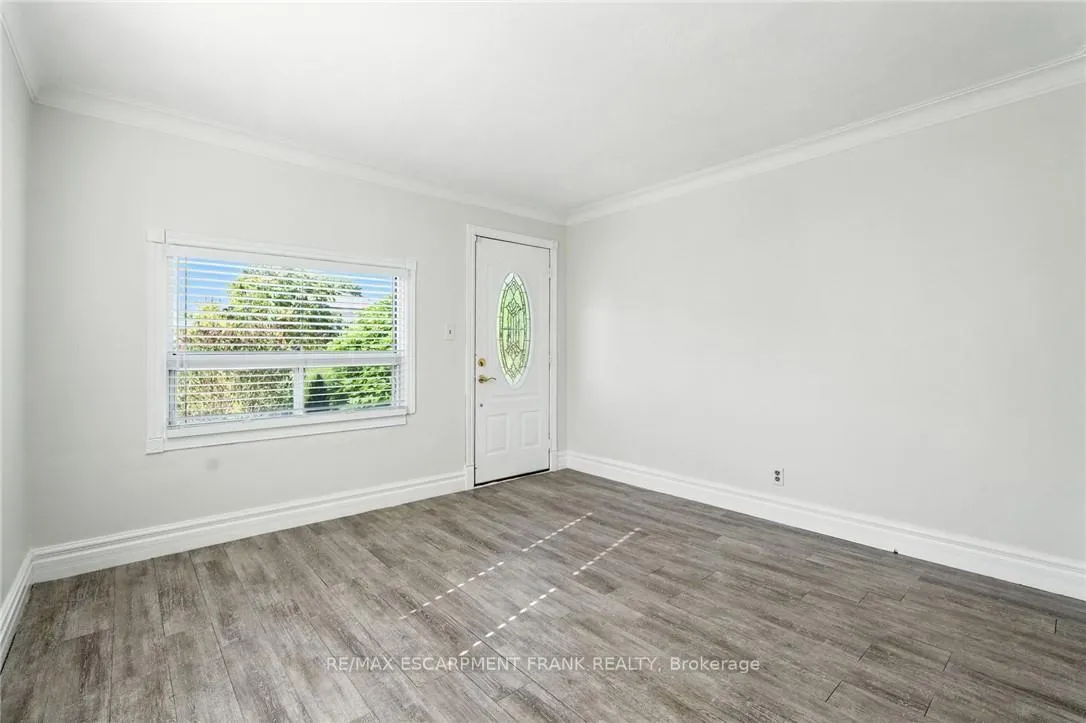 Photo 15 of 30 Cecil Street, St. Catharines, Lakeport — HOMEH