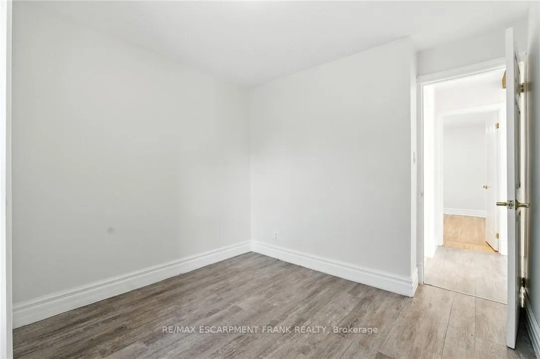 Photo 18 of 30 Cecil Street, St. Catharines, Lakeport — HOMEH