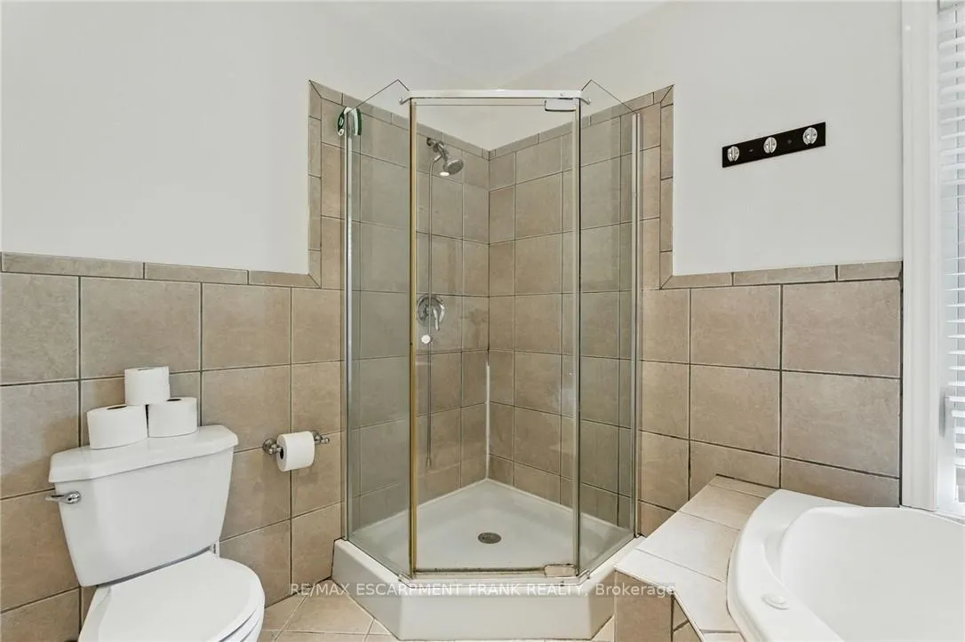 Photo 31 of 30 Cecil Street, St. Catharines, Lakeport — HOMEH
