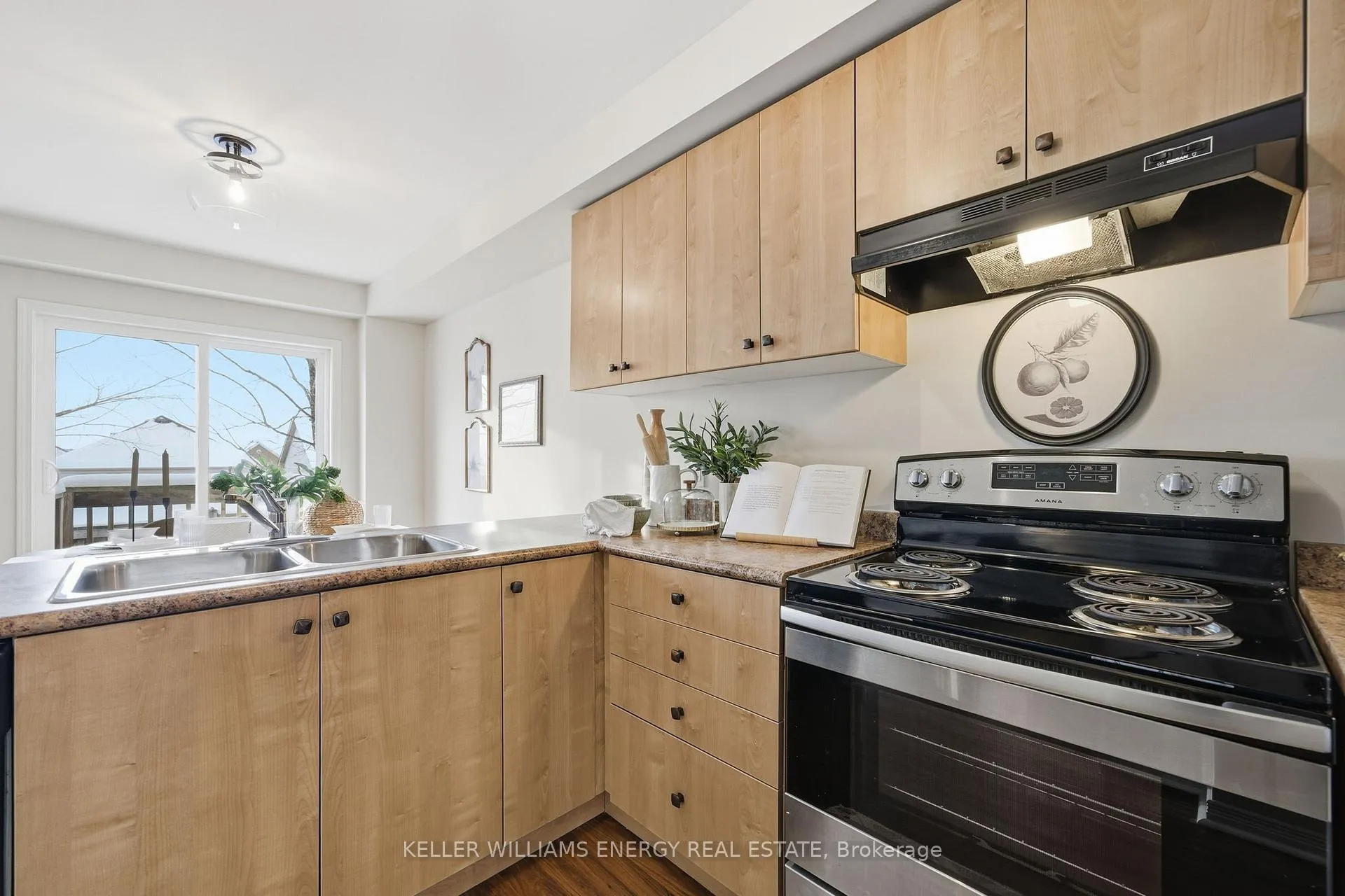 Photo 5 of Unit 23, 1280 Harmony Road N, Oshawa, Pinecrest — HOMEH