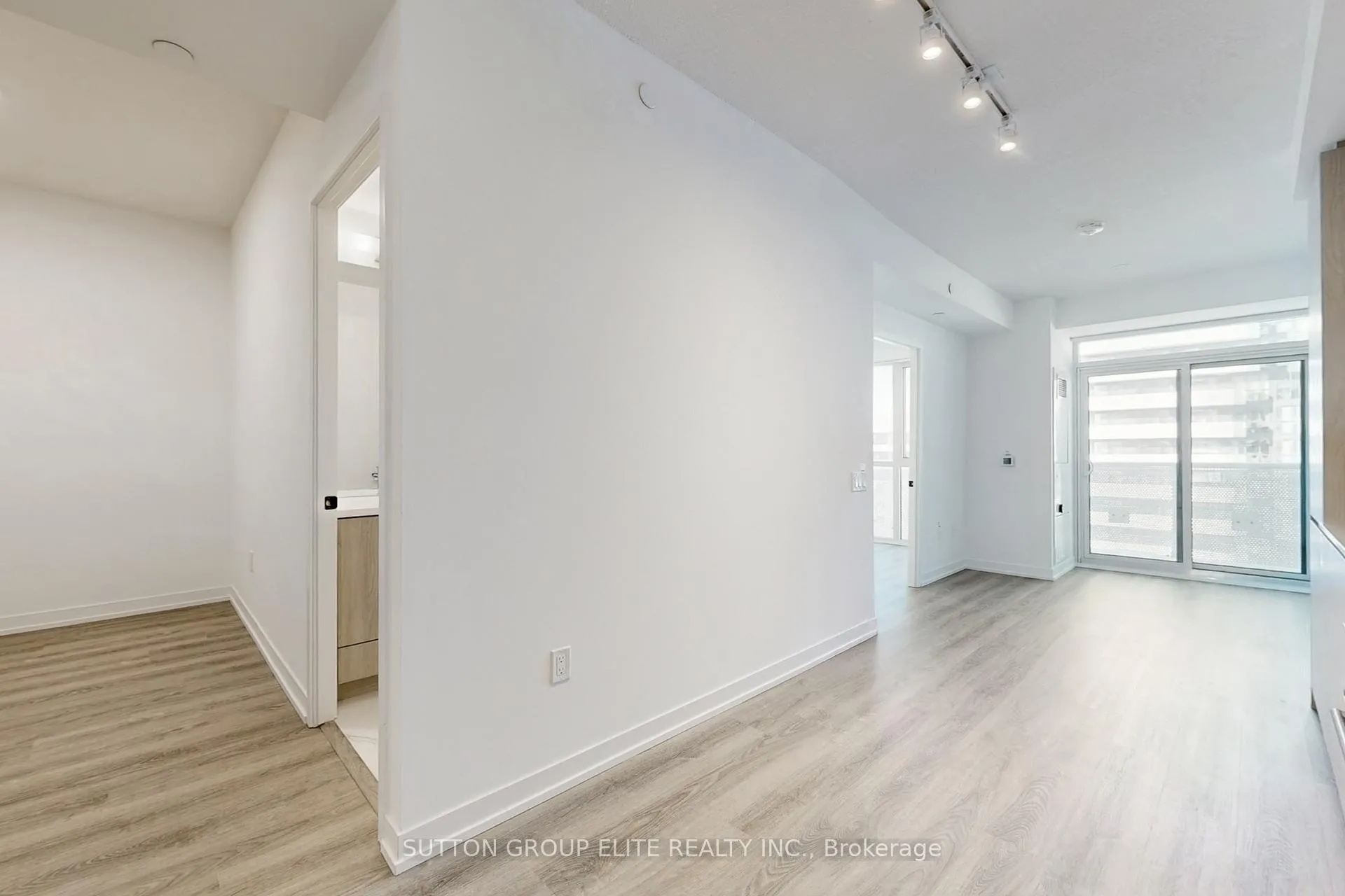 Photo 6 of Unit 5301, 8 Interchange Way, Vaughan, Vaughan Corporate Centre — HOMEH