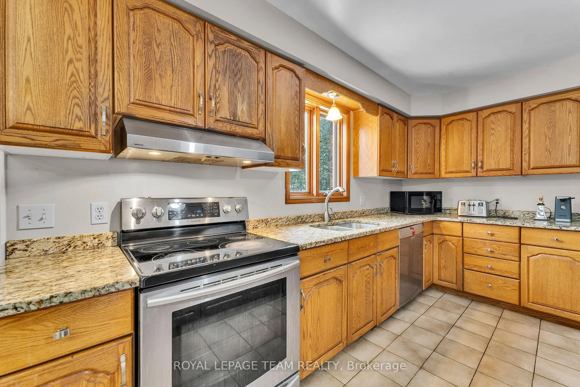 Photo 15 of 1409 Mory Street, Ottawa, Emerald Woods/Sawmill Creek — HOMEH