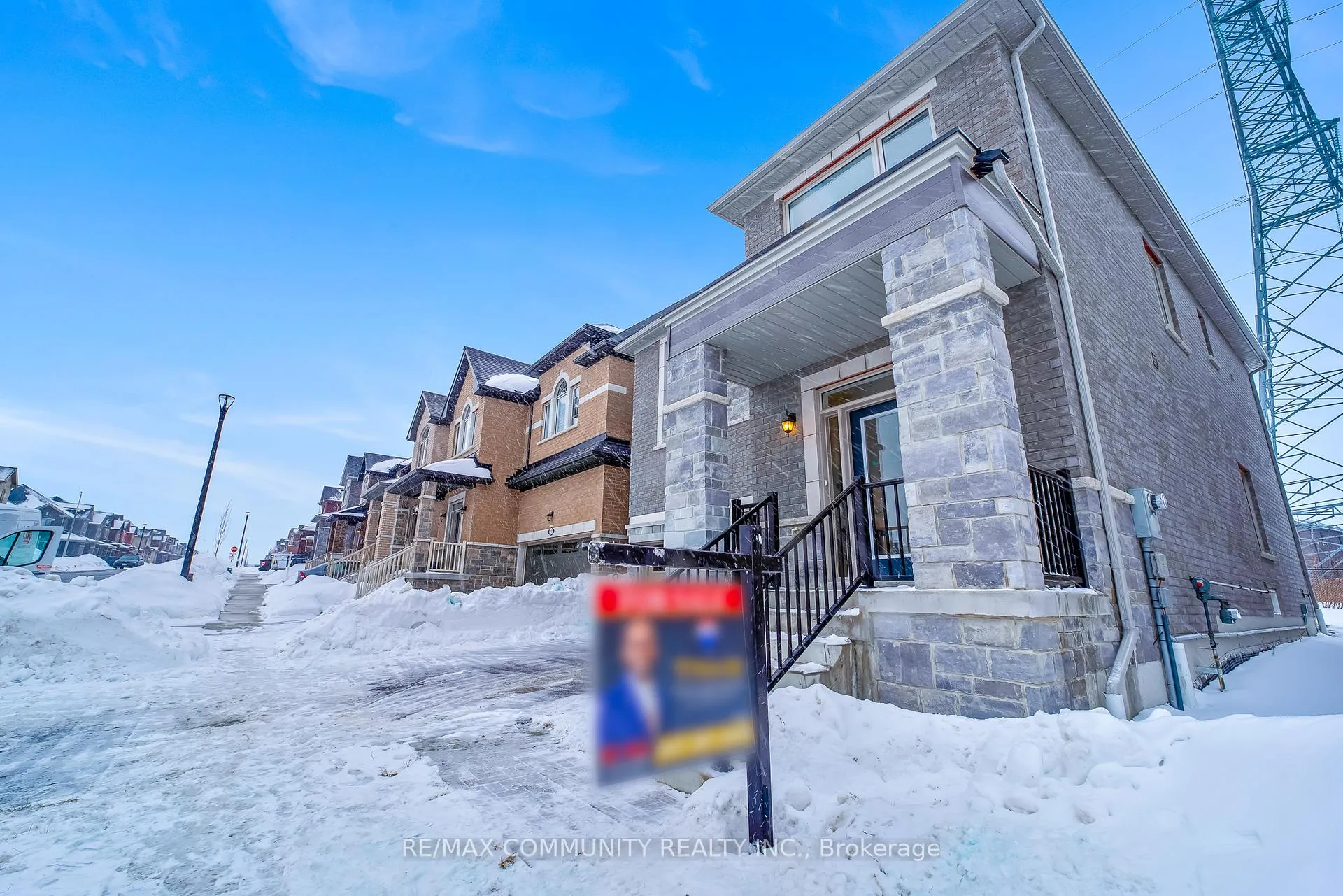 Photo 3 of 1150 Skyridge Boulevard, Pickering, Rural Pickering — HOMEH